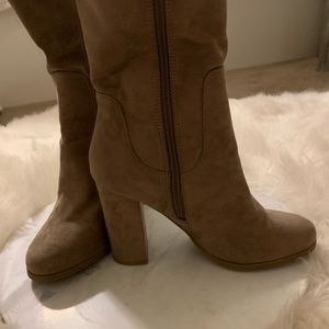 Size 7 Klash heeled boots